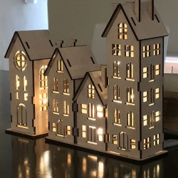 Casa miniatura de fusta B